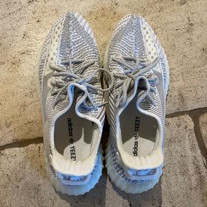 Yeezy boost 350 V2 statics